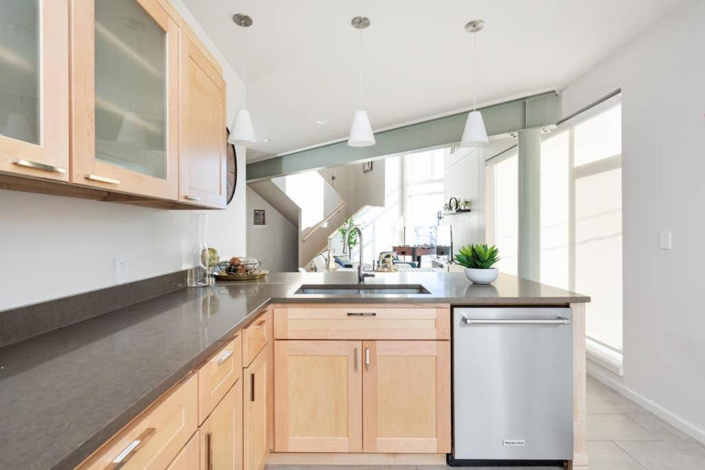 Upscale 3Br Penthouse By Cozysuites Indianapolis Exteriör bild